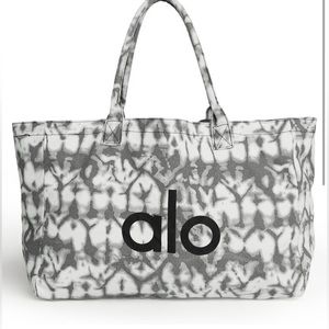 COPY - NWT ALO YOGA BAG